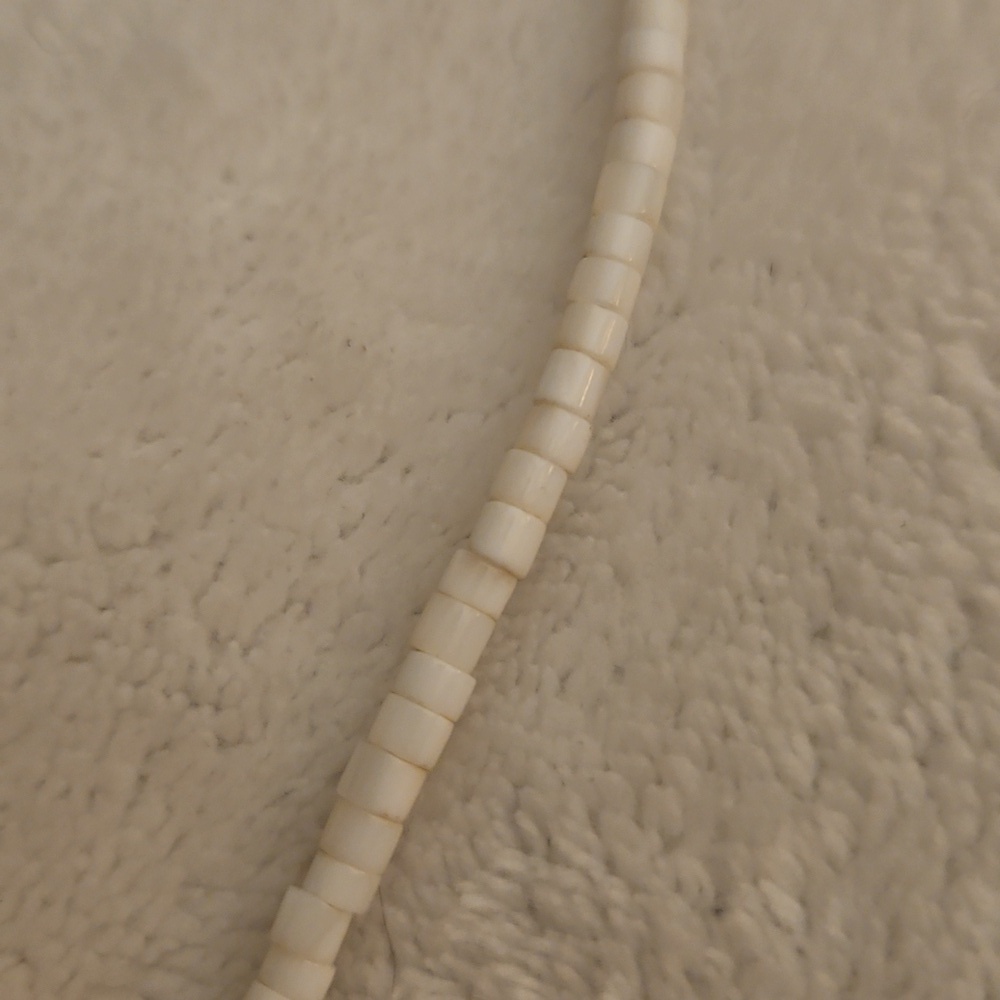 Vintage 1970s White Heishi Shell Bone Beaded Surfer Unisex Necklace - Picture 4 of 7